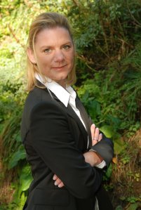 Frau Esther Kamin